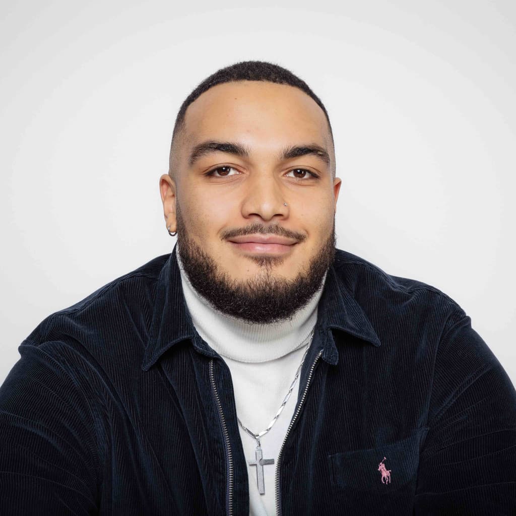 Porträtfoto von Dominik Behrens